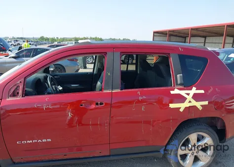 2014 Jeep Compass Latitude z USA, uszkodzony, nr VIN 1C4NJDEB7ED714048